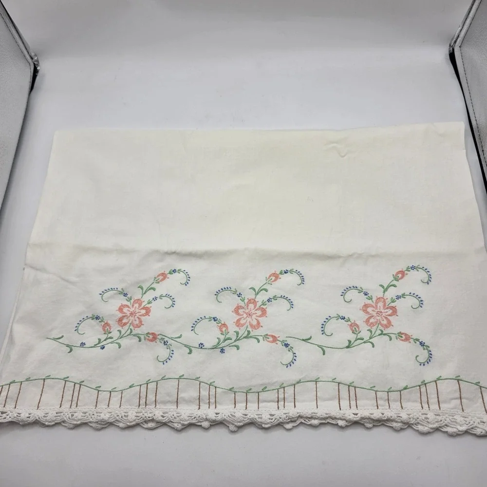 Vintage Embroidered Pillowcase Floral Cottagecore Lace Trim Shabby‎ Chic